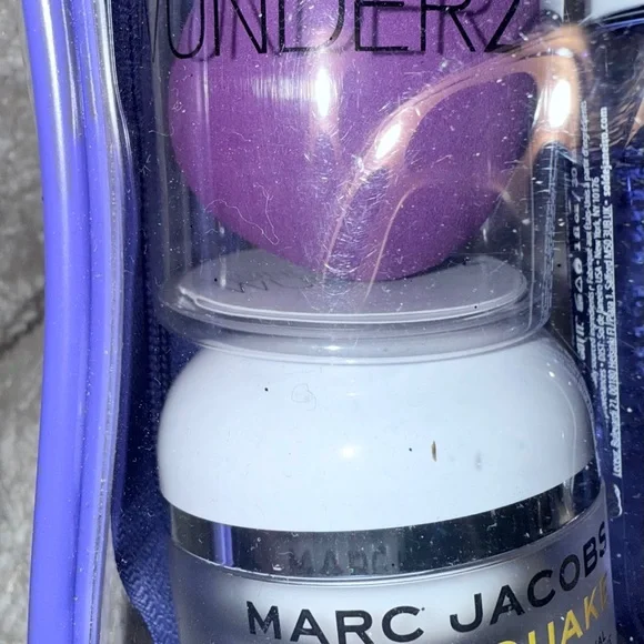 Sol De Janeiro travel set with moisturizing product gifts. - Picture 2 of 6